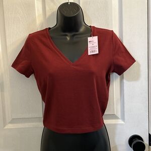 NWT Wild Fable Women’s V-Neck Cropped T-Shirt - Berry Maroon - Size M